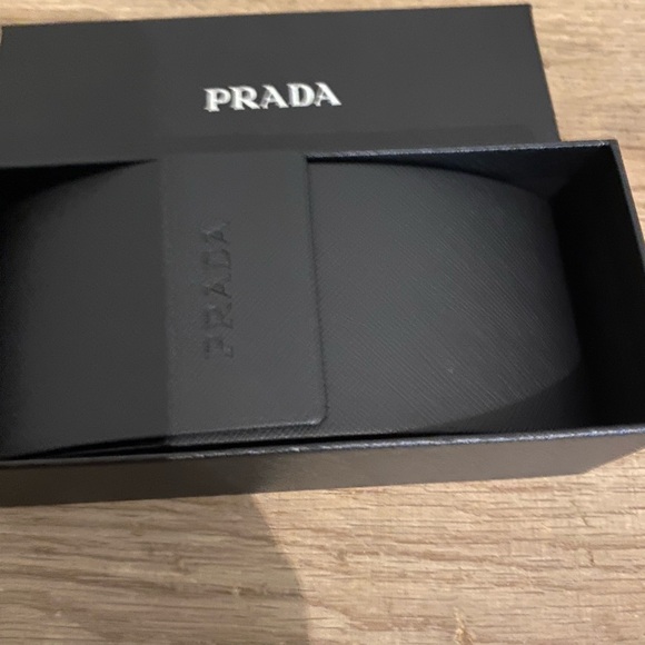 Prada sunglasses - Picture 4 of 5